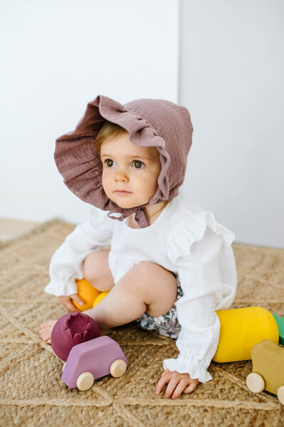 Muslin hat with ruffle - Cacao 